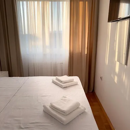 Darviva Niš, Center, Private Garage Parking, River View Ni