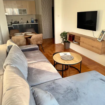 Lägenhet Darviva Niš, Center, Private Garage Parking, River View Ni